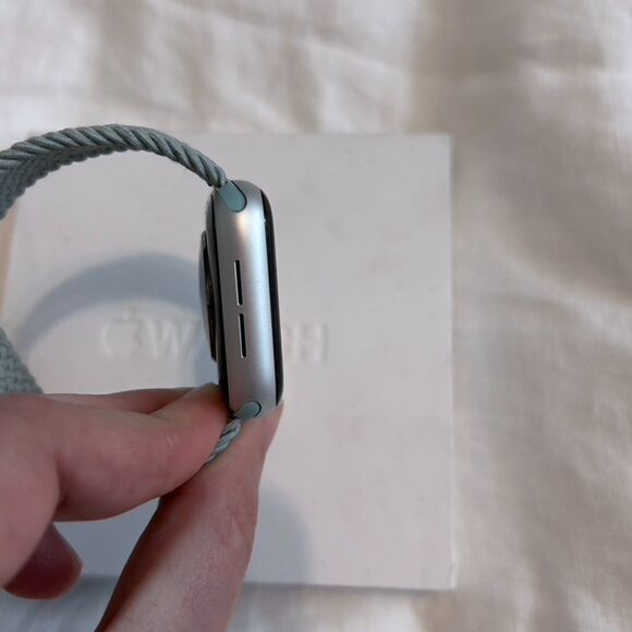 Apple Watch Series 6 40mm GPS + Cellular - Picture 3 of 7